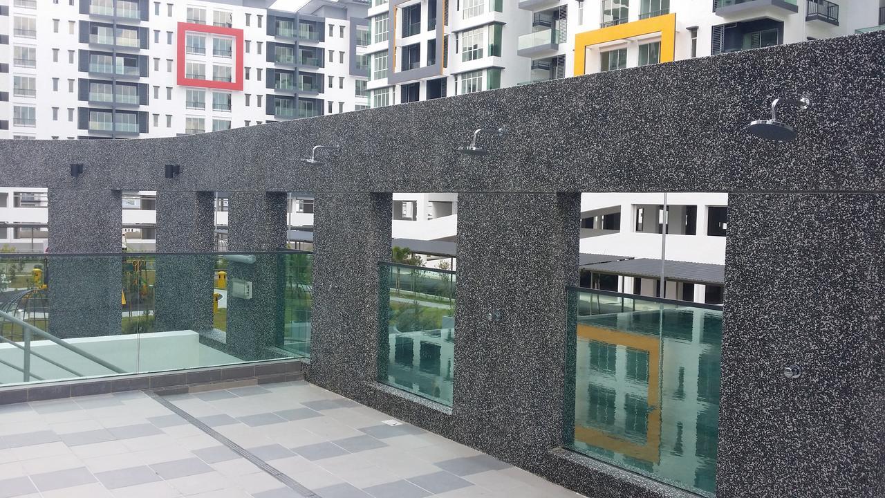 蕉赖皇冠城靠近至kl地铁公寓 吉隆坡 外观 照片